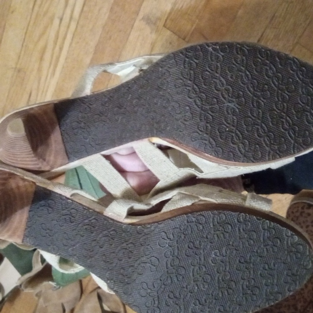 Jessica Simpson heels - Picture 2 of 2